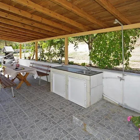 Adonis Family Forest House *