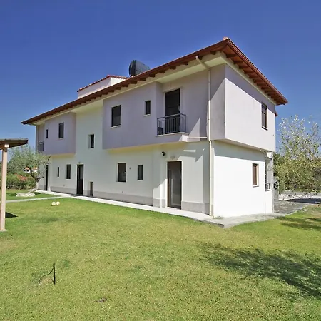 Adonis Family Forest House *