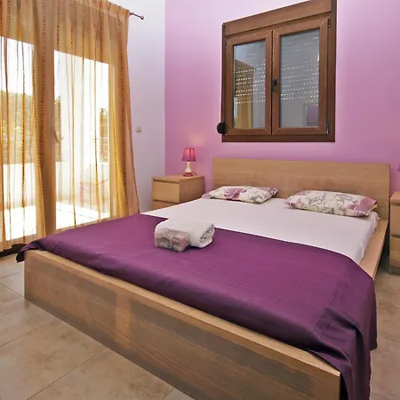 Adonis Family Forest House *